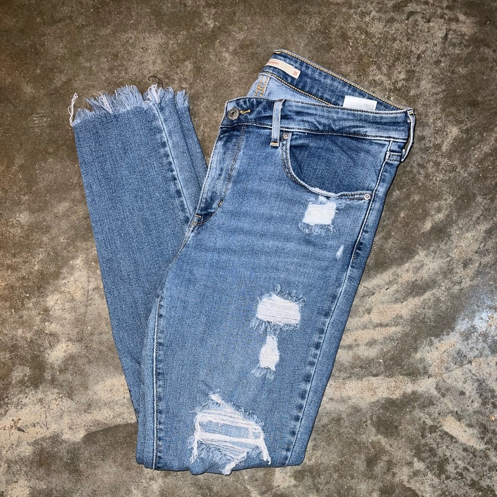 Levi’s distressed skinny jeans
